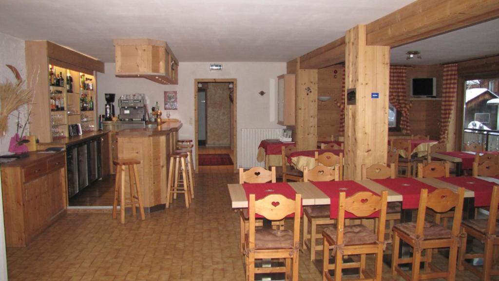 Alpen Roc Hotel Morzine Exterior photo